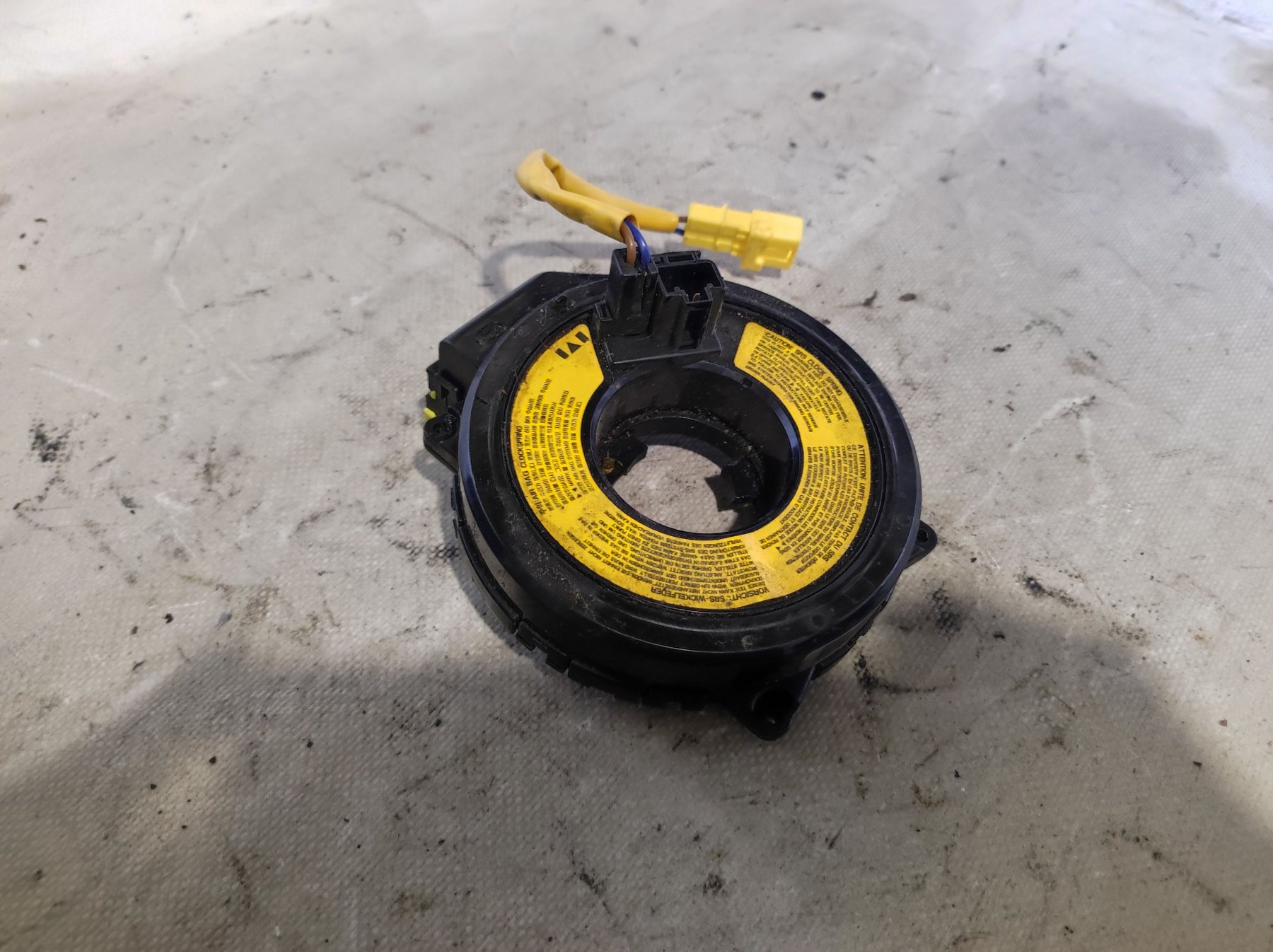 касета airbag; кільце айрбег контактне; кільце ейрбег контактне; кільце подушки безпеки; кільце рульового airbag; контактне кільце подушки безпеки; контактний блок подушки безпеки; підрульові контактна кільце; спіраль airbag; шлейф airbag; шлейф керма; кі