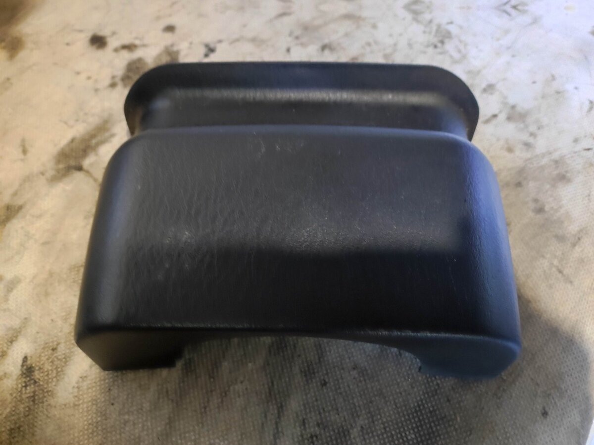 Кожух рулевой колонки Hyundai Terracan HP (2001-2007) 84830H1600LK