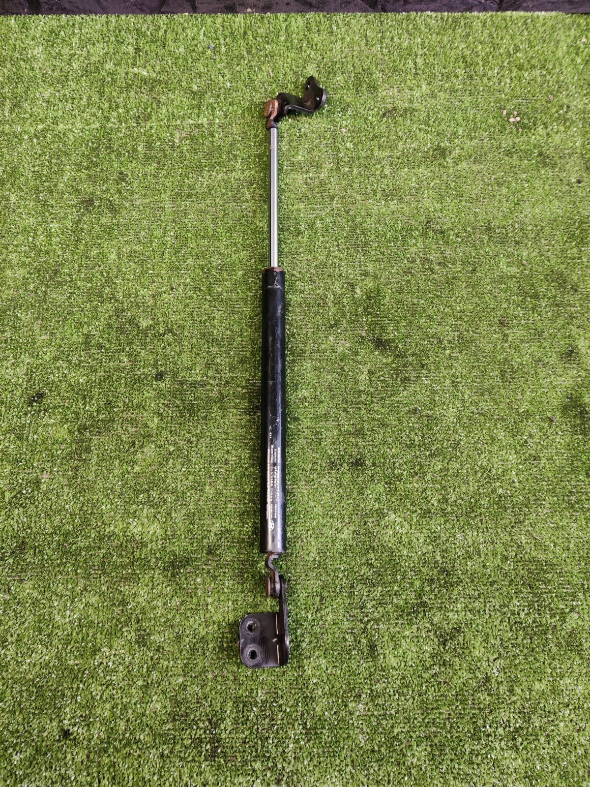 опора капота ліва; стійка капота ліва; амортизатор капота лівий Hyundai Terracan HP (2001-2007) 81150H1000