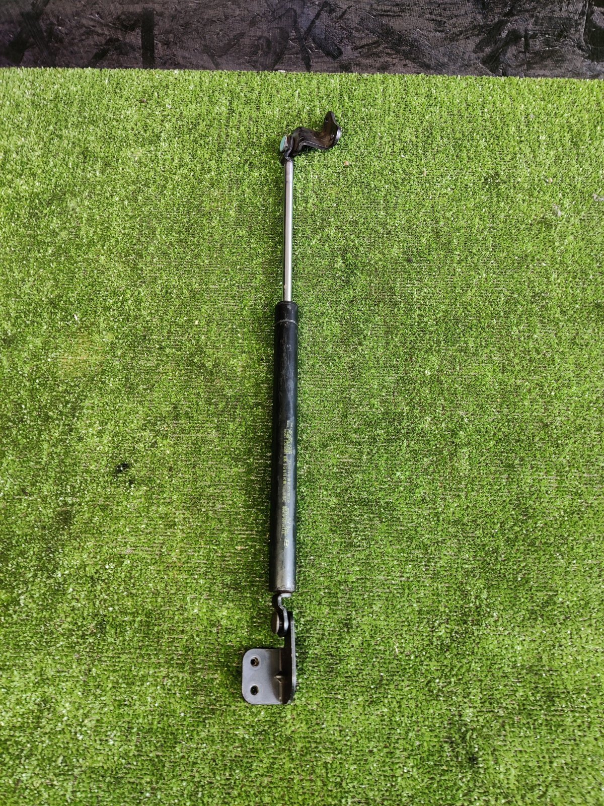 опора капота ліва; стійка капота ліва; амортизатор капота лівий Hyundai Terracan HP (2001-2007) 81150H1000