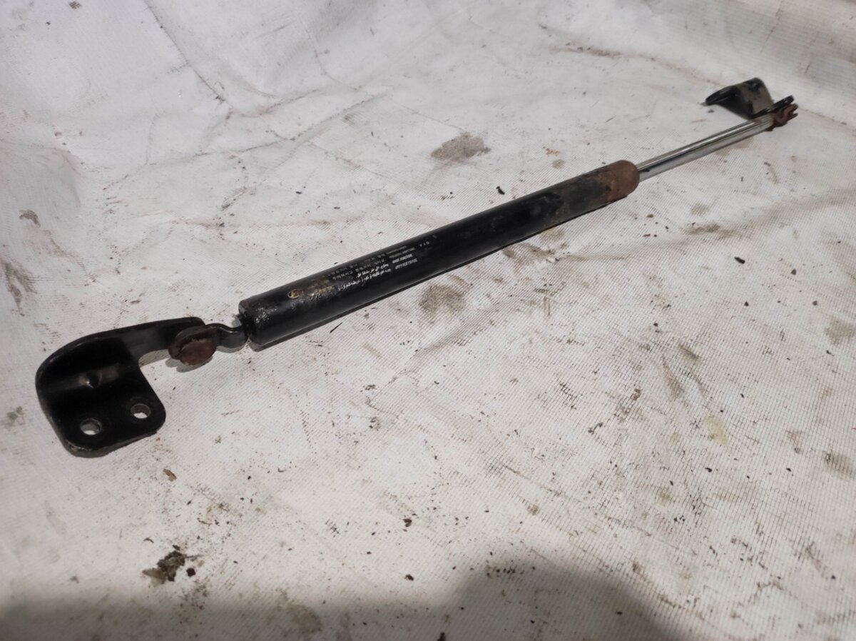 опора капота ліва; стійка капота ліва; амортизатор капота лівий Hyundai Terracan HP (2001-2007) 81150H1000