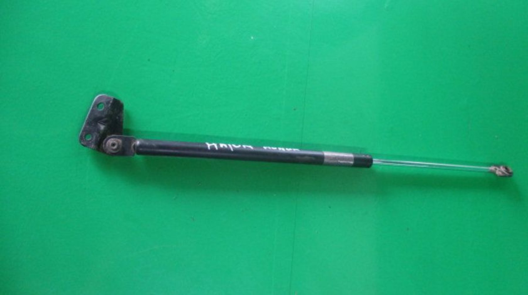 опора капота права; стійка капота права; амортизатор капота правий Hyundai Terracan HP (2001-2007) 81160H1000