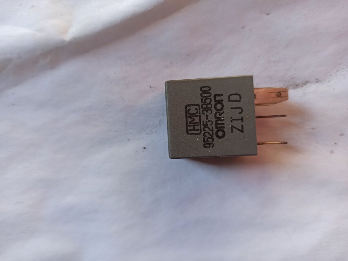 Реле сигнала Hyundai Terracan HP (2001-2007) 952253B500