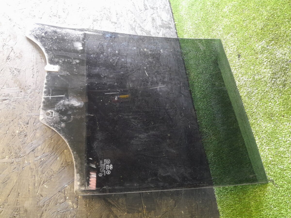 Скло дверей задньої правої Hyundai Terracan HP (2001-2007) 83920H1000