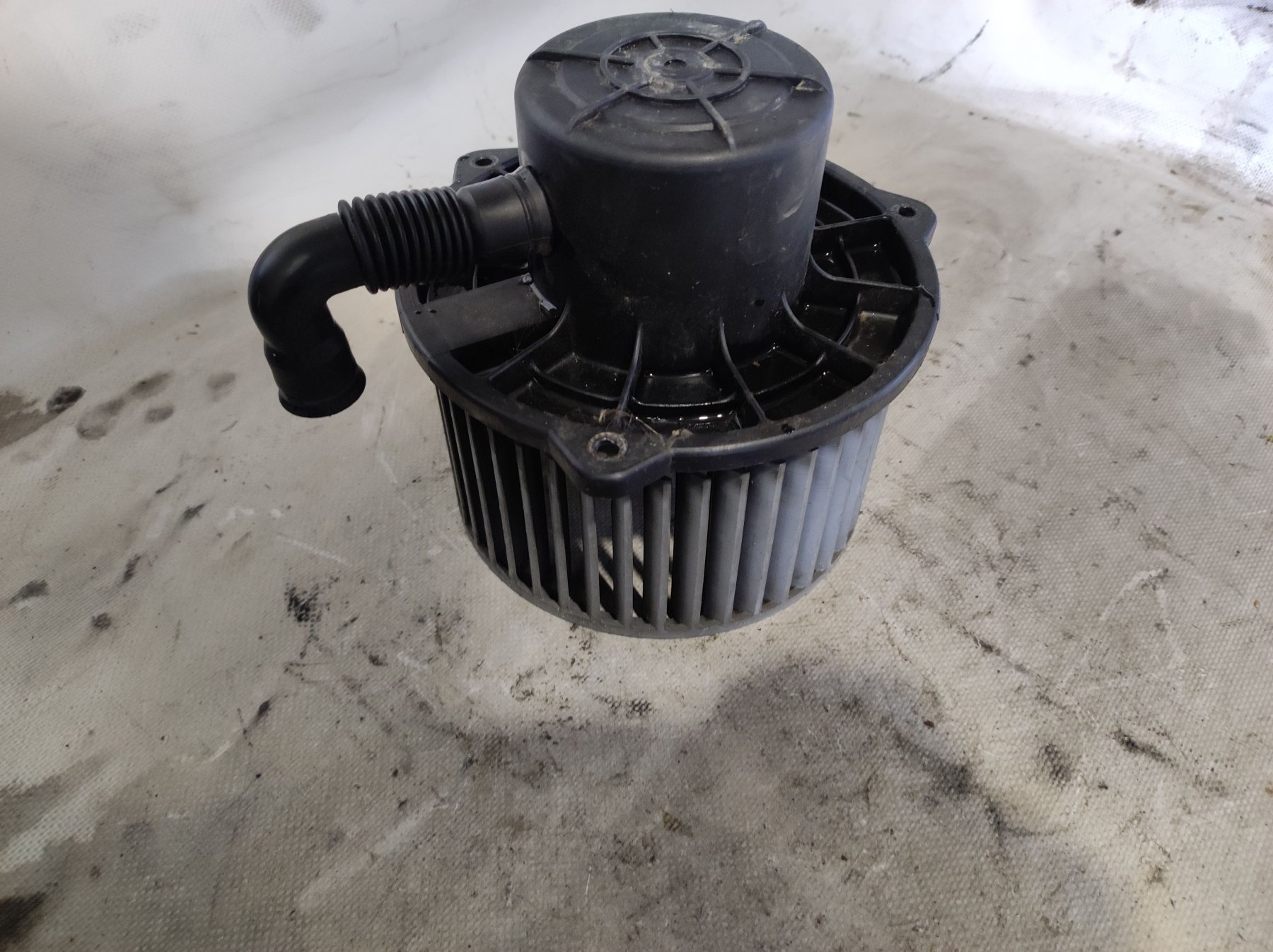 вентилятор грубки; електродвигуни (електродвигун обігрівача або розетка причепа штепсельная; Електромотор пічки; Моторчик пічки; Двигун вентилятора пічки (обігрівача салону)) Hyundai Terracan HP (2001-2007) 971093D000