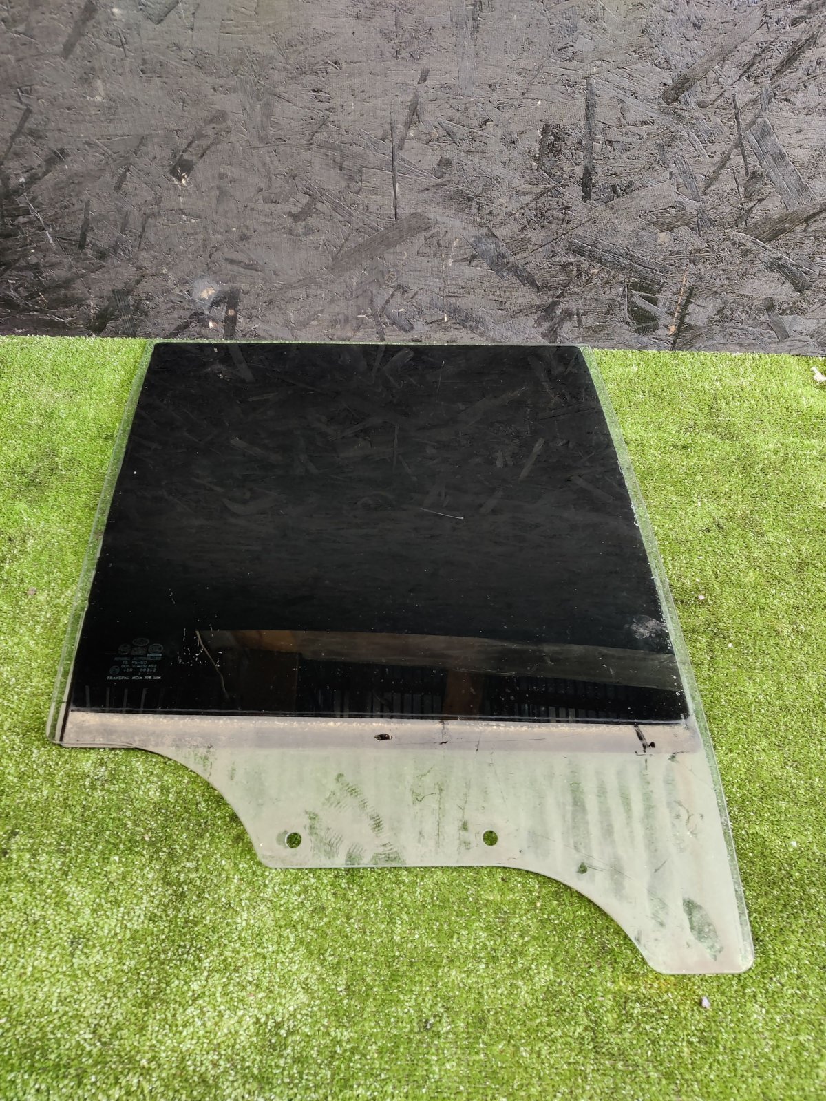 вікно задніх дверей; скло заднє праве; скло задніх дверей, правих; скло задньої двері правої Hyundai Terracan HP (2001-2007) 83920H1000