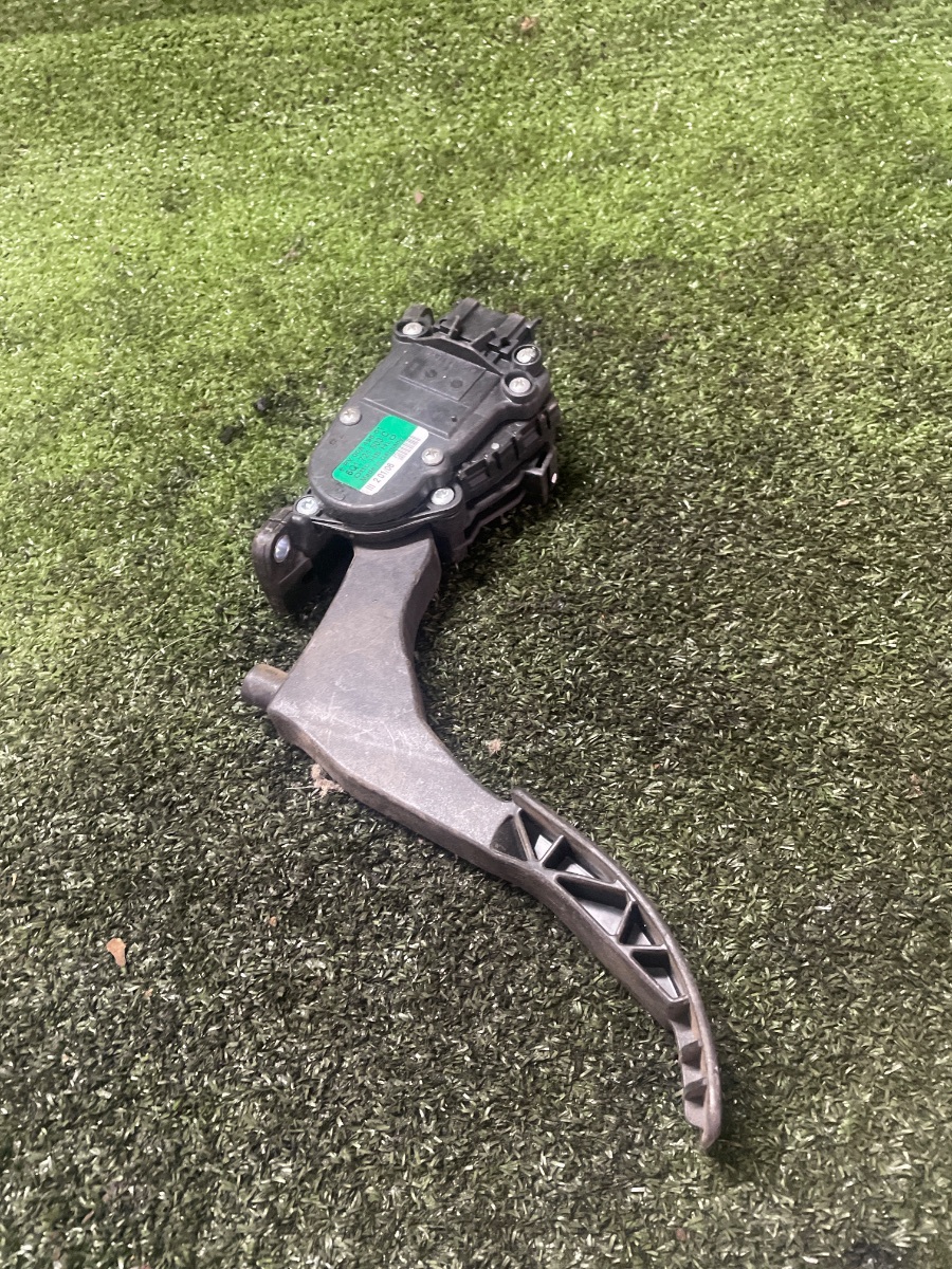 Педаль газу (акселератора) Volkswagen Polo III (1994-2002) Інше Інше 6Q1721503C