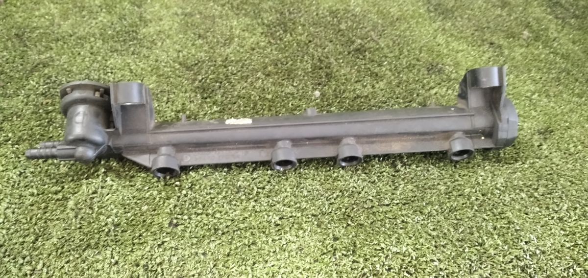 Топливна рампа  Інше Інше 06A133317A