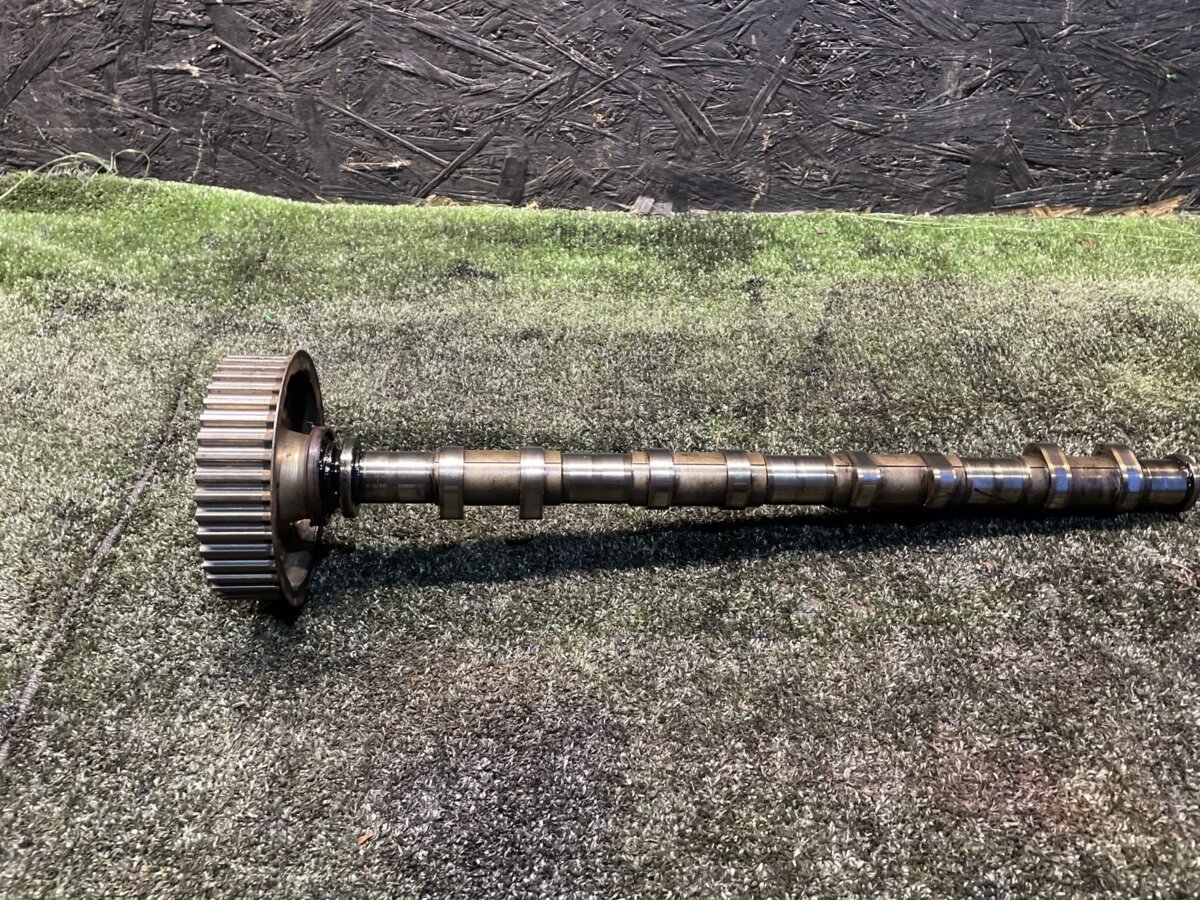 Розподільний вал двигуна випускний KIA Carnival II (CQ) 99 ... 242104X000