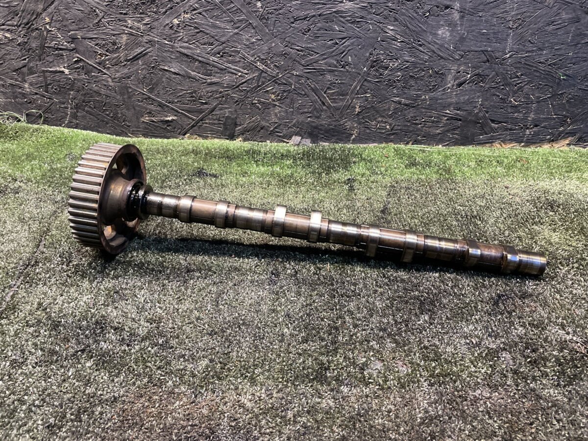 Розподільний вал двигуна випускний KIA Carnival II (CQ) 99 ... 242104X000