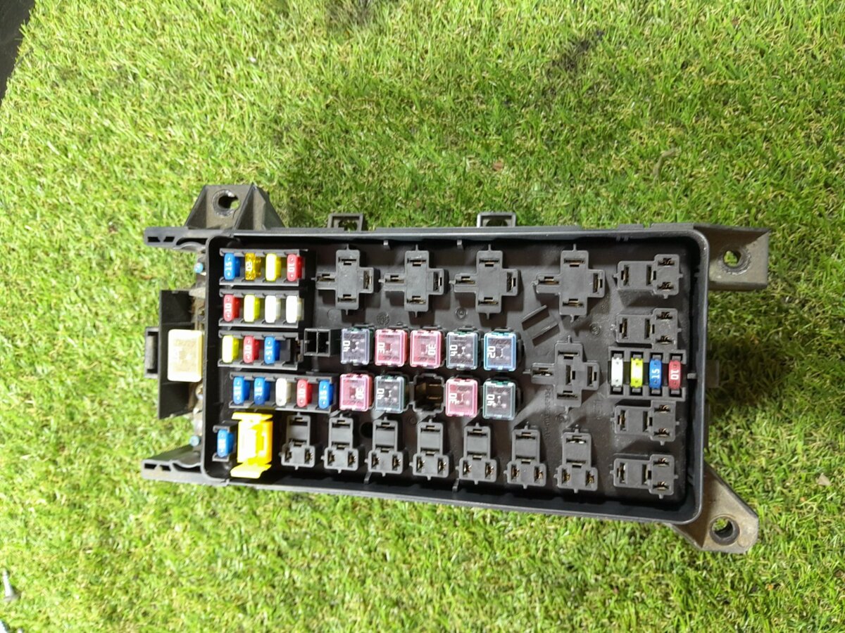 Блок запобіжників KIA Sorento JC (2002-2009) 911603E070