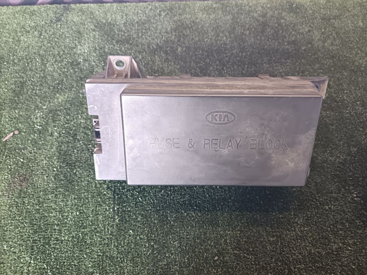 Блок запобіжників Kia Sorento JC (2002-2009) 911603E070