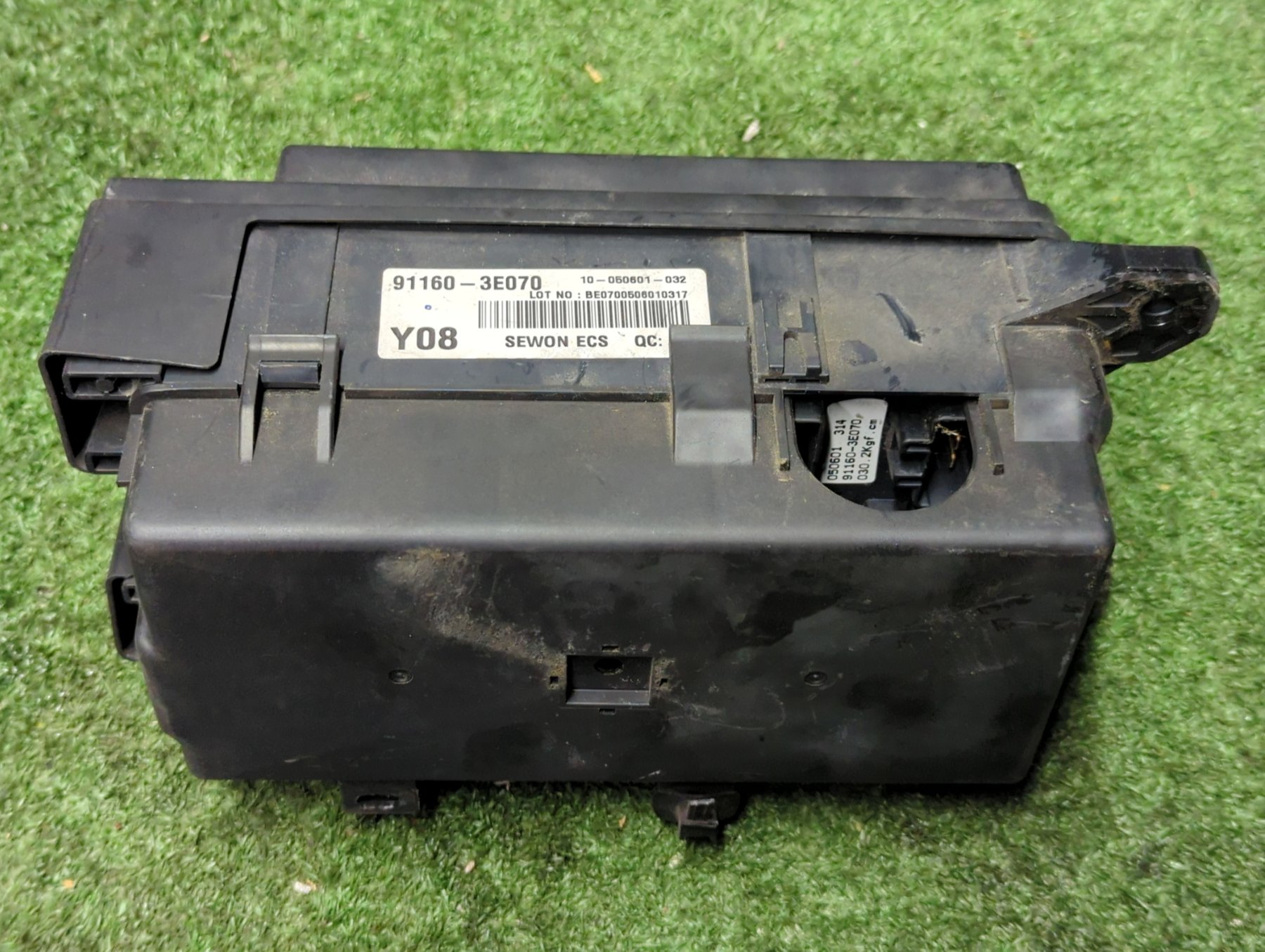 Блок запобіжників KIA Sorento JC (2002-2009) 911603E070