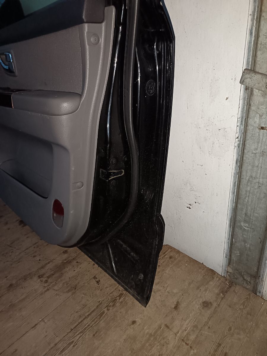 Двері передні праві Kia Sorento JC (2002-2009) 760043E010