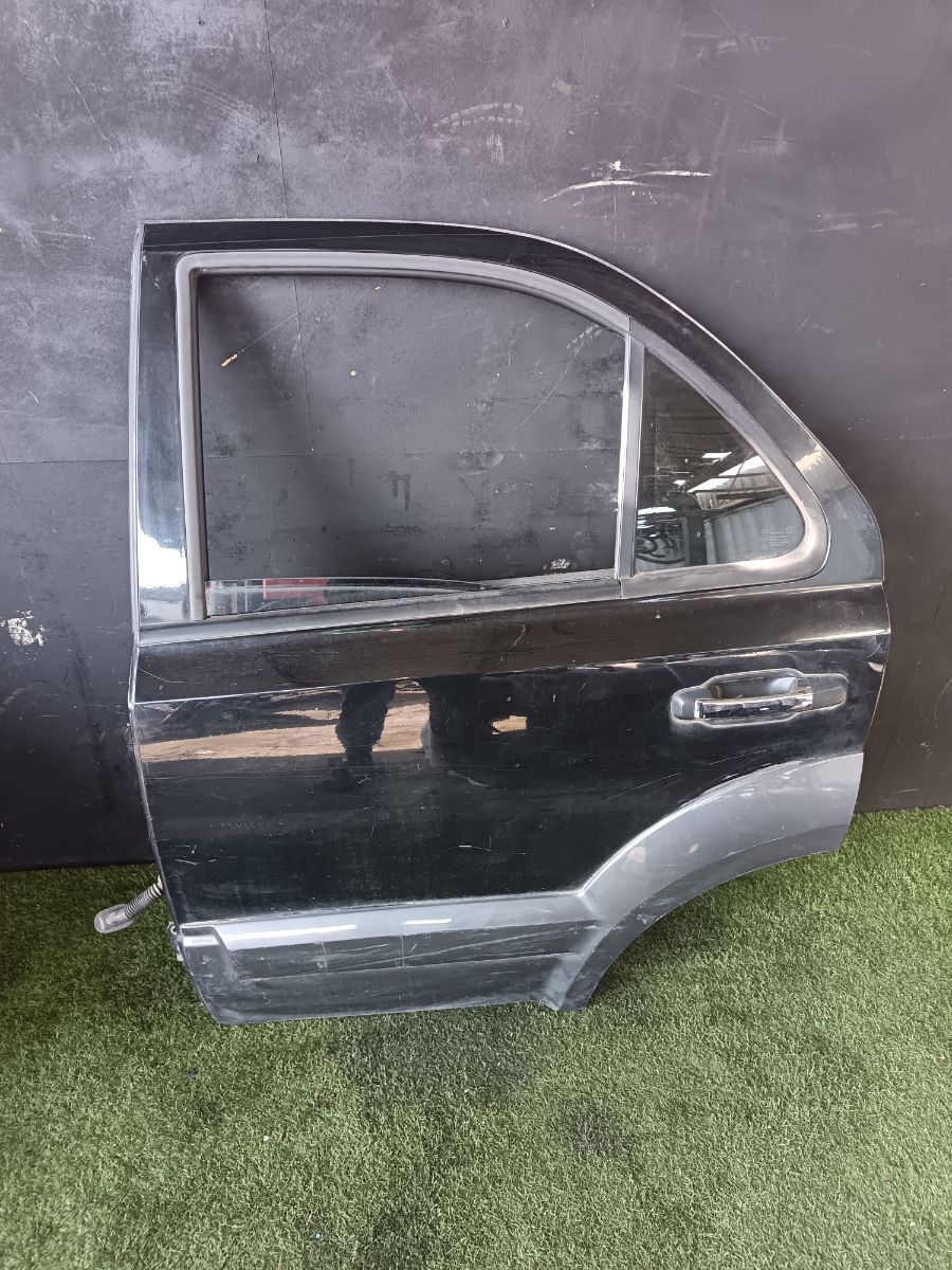 Двері задні ліві Kia Sorento JC (2002-2009) 770033E111