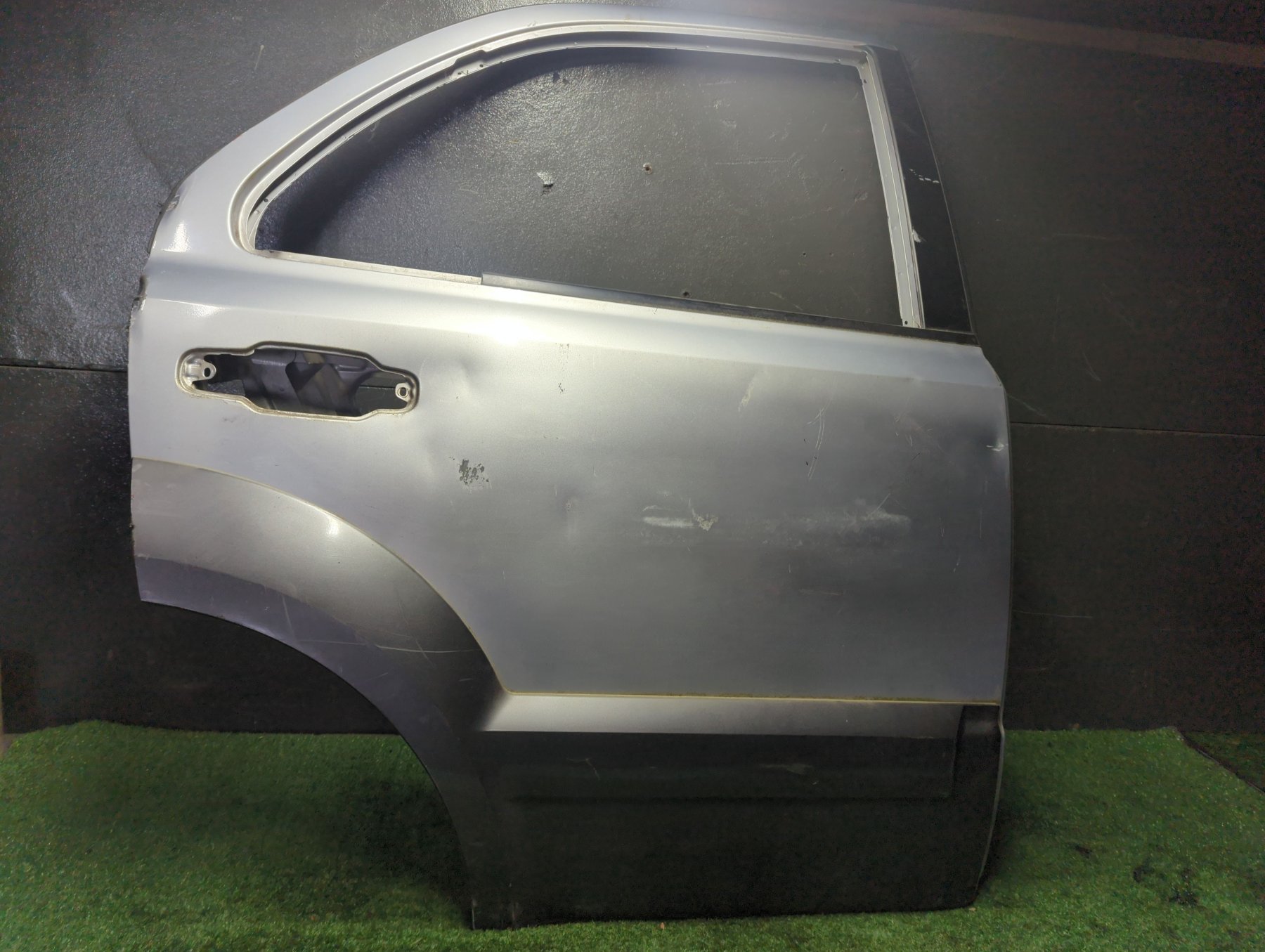 Двері задні праві (Дефекти подряпини і вм'ятини, іржа) KIA Sorento JC (2002-2009) 770043E111