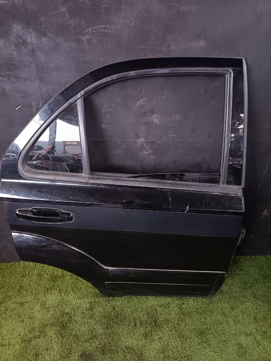 Двері задні праві в зборі Kia Sorento JC (2002-2009) 770043E111 Вживаний