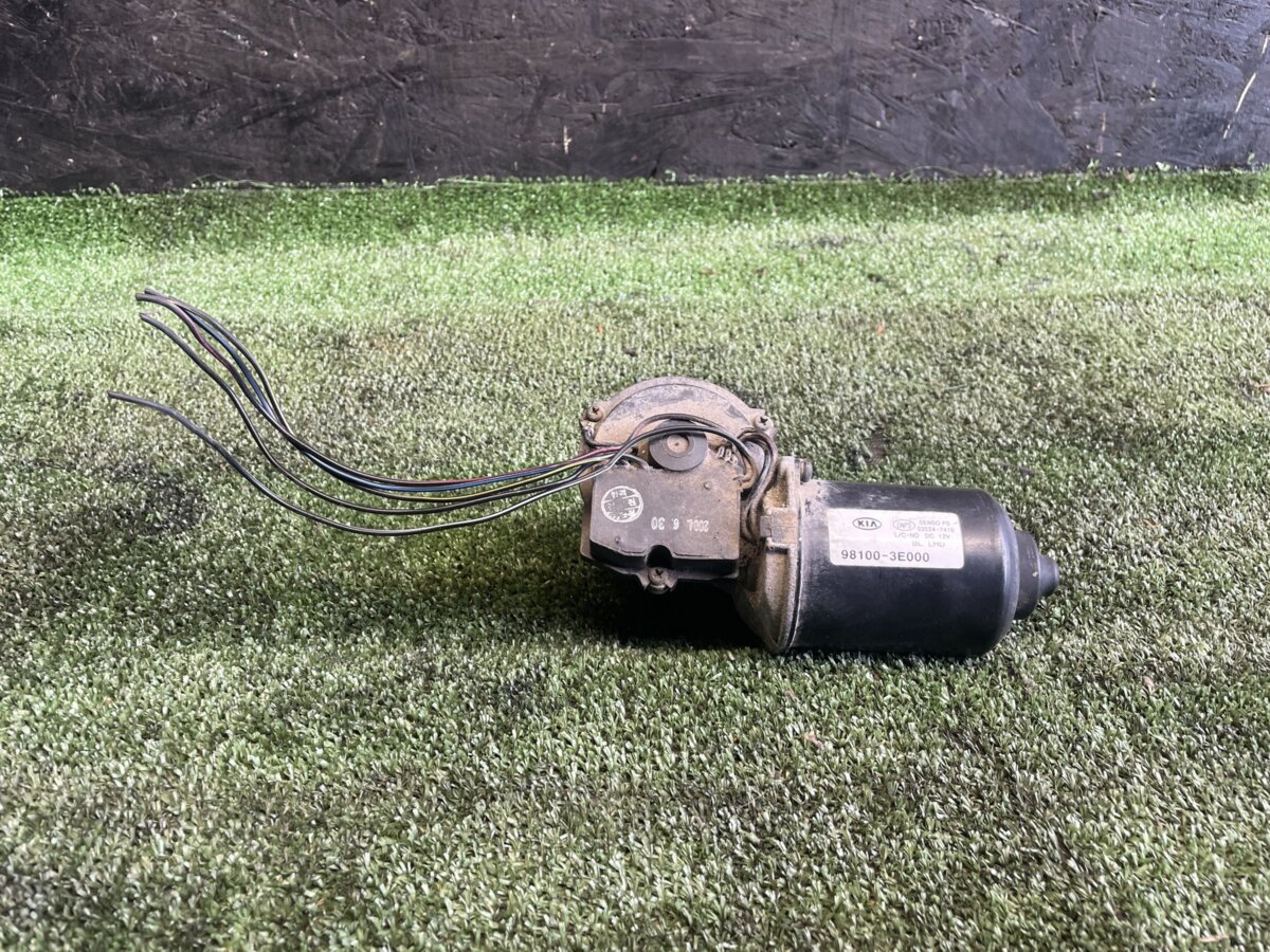 Мотор склоочисника лобового скла дефект немає фішки KIA Sorento JC (2002-2009) 981003E000