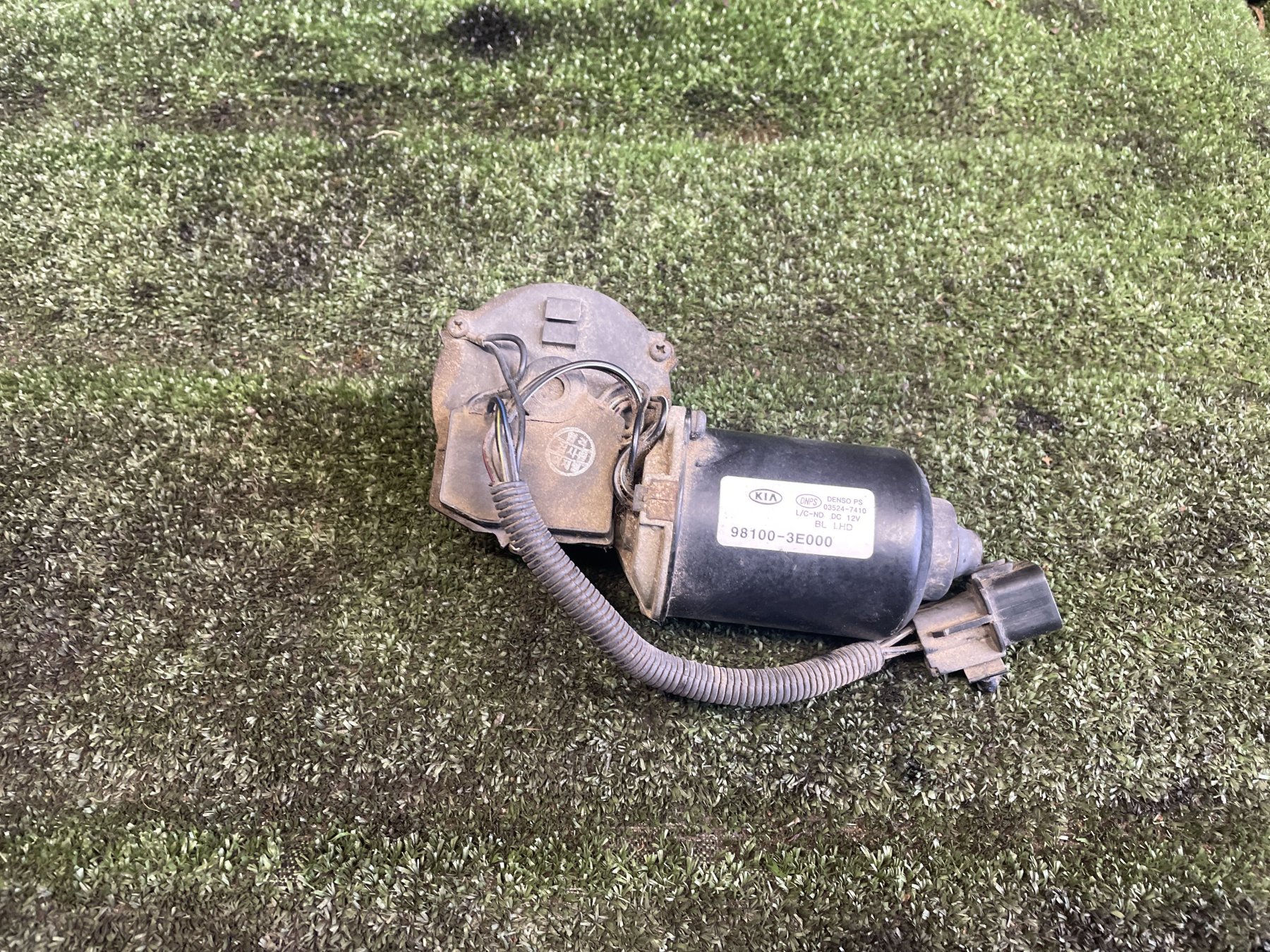 Мотор склоочисника лобового скла Kia Sorento JC (2002-2009) 981003E000