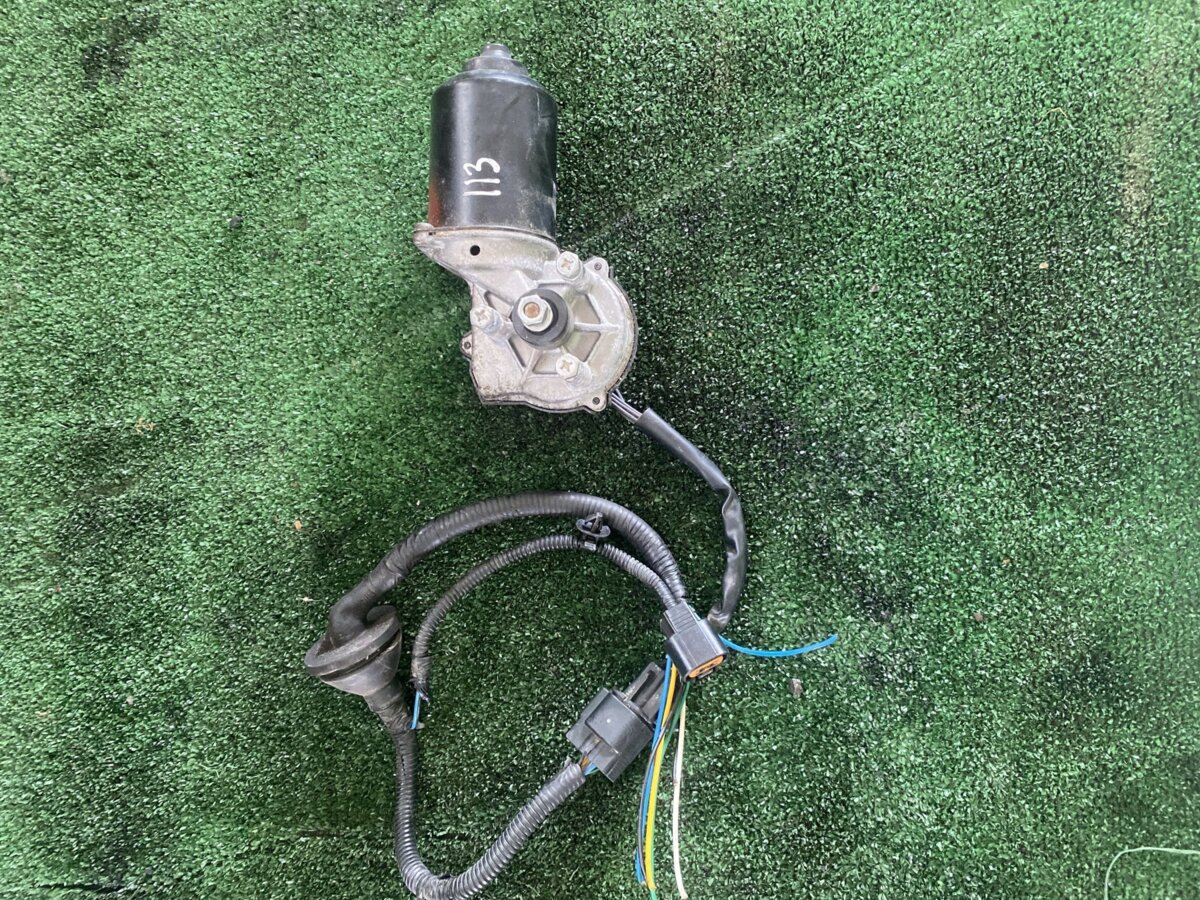 Мотор стеклоочистителя лобового стекла KIA Sorento JC (2002-2009) 981003E100