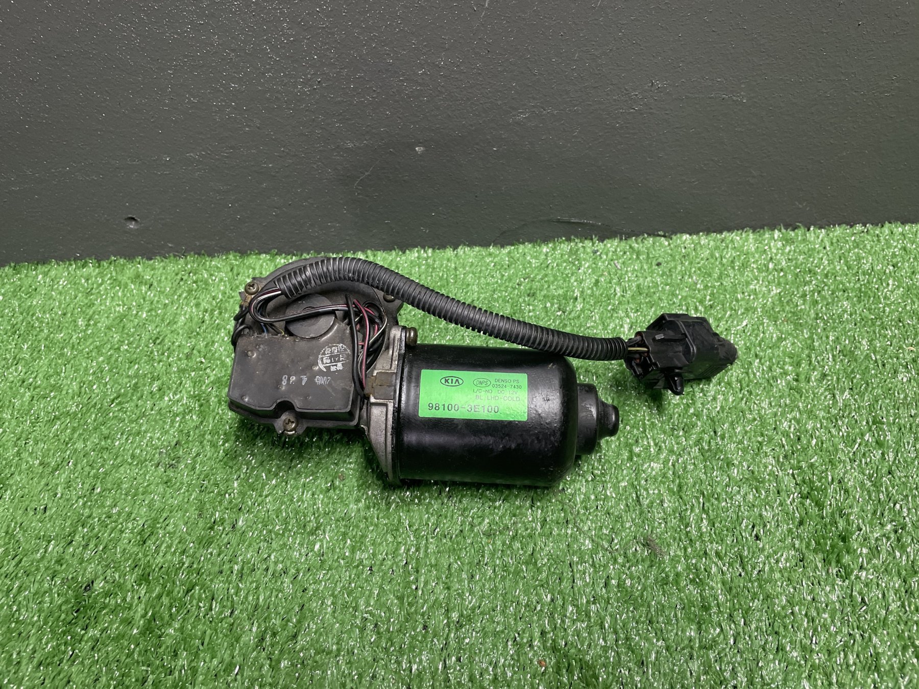 Моторчик двірників KIA Sorento JC (2002-2009) 981003E100