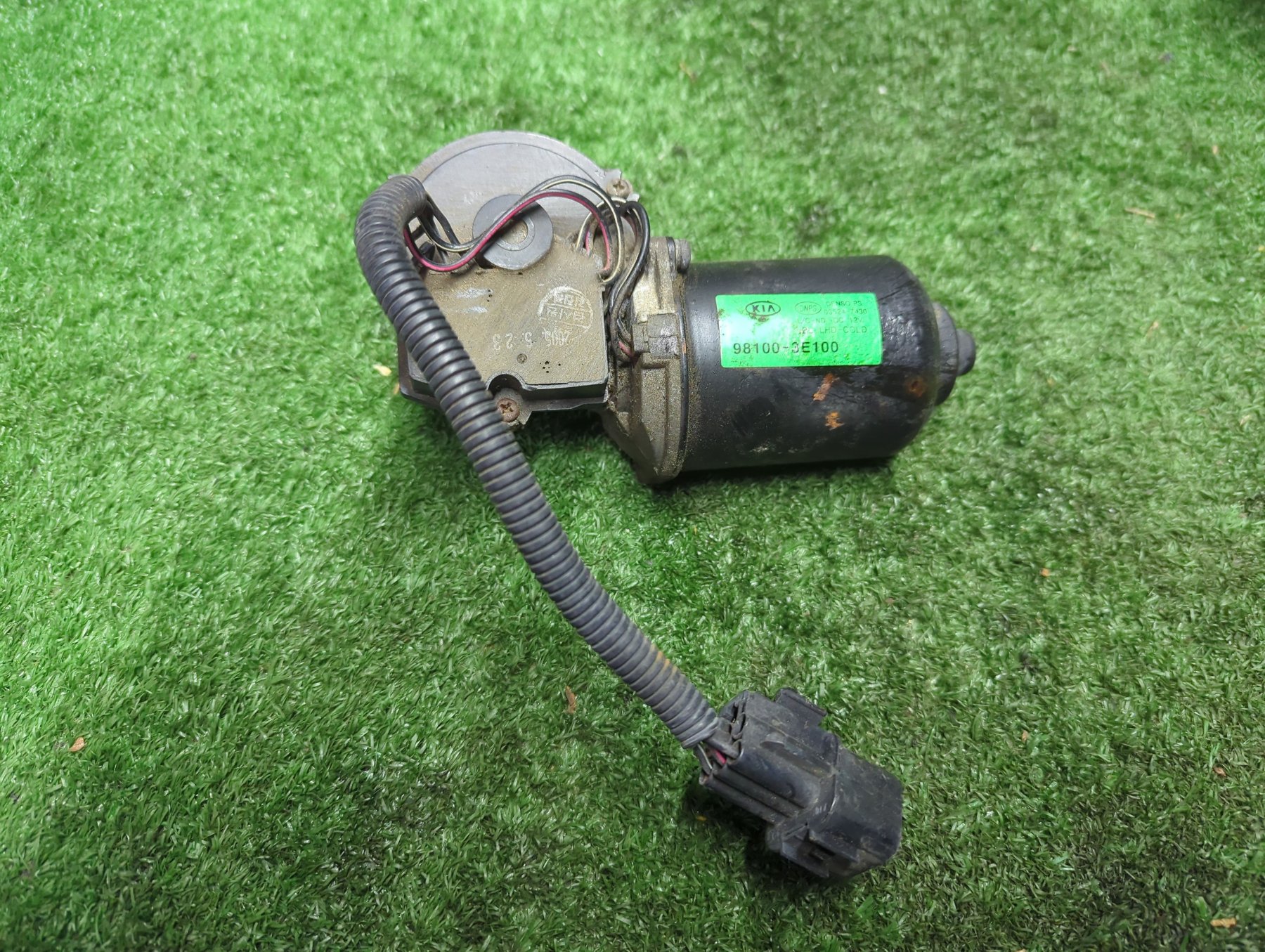 Моторчик двірників KIA Sorento JC (2002-2009) 981003E100