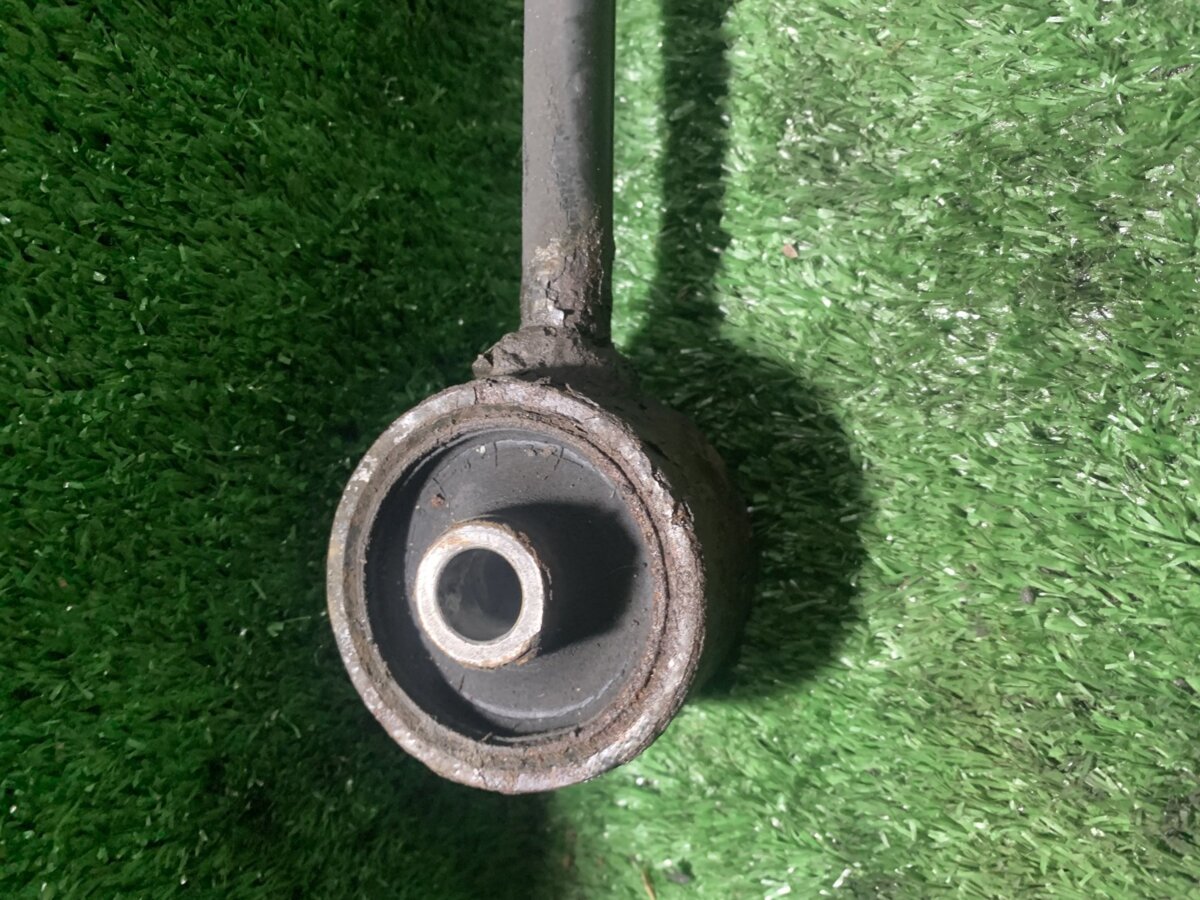 Рычаг (тяга) задней подвески продольный верхний KIA Sorento JC (2002-2009) 552003E000