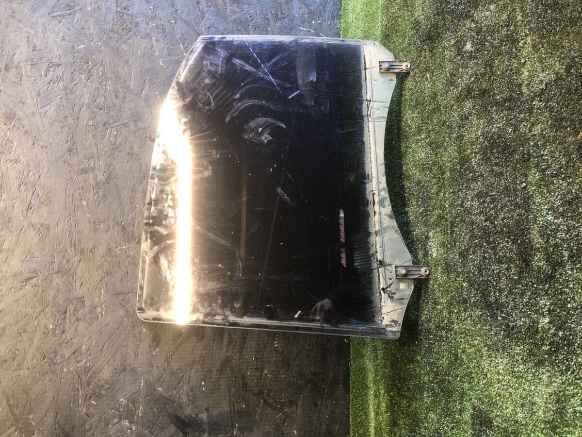 Скло дверей заднє ліве KIA Sorento JC (2002-2009) 834113E010