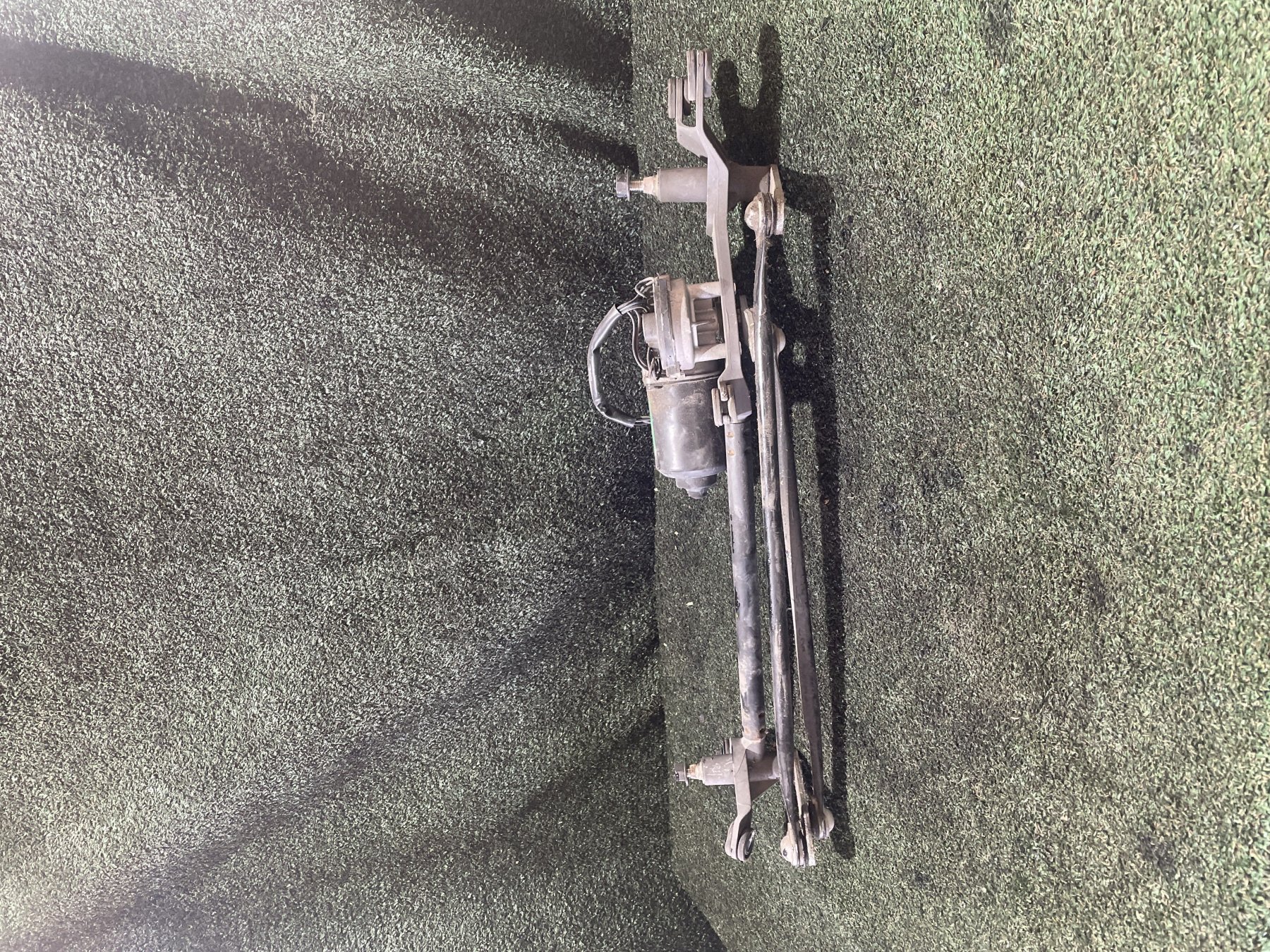 Трапеція двірників з моторчиком KIA Sorento JC (2002-2009) 981003E100