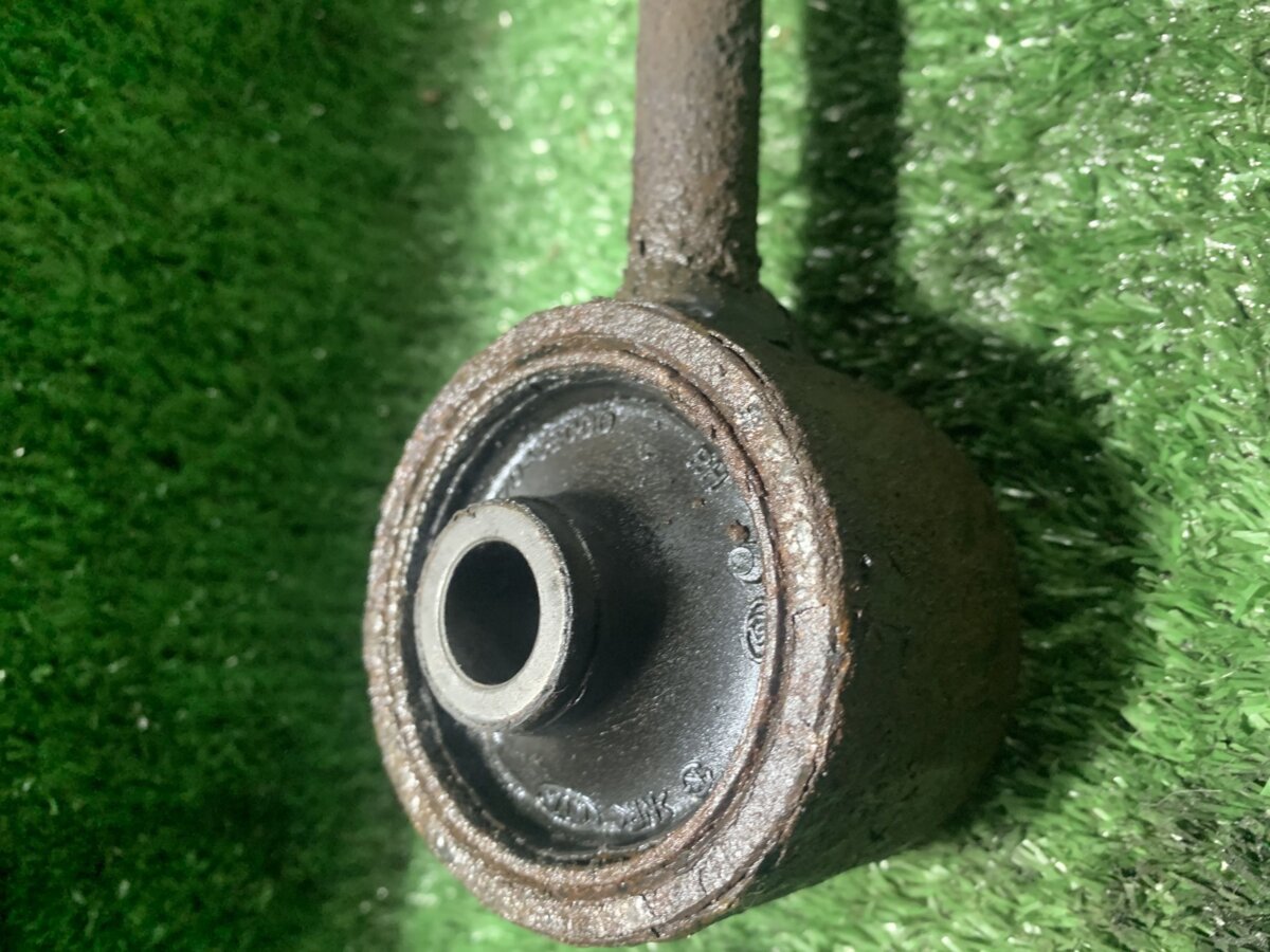 Важіль/тяга задньої підвіски подовжній верхній KIA Sorento JC (2002-2009) 552003E000