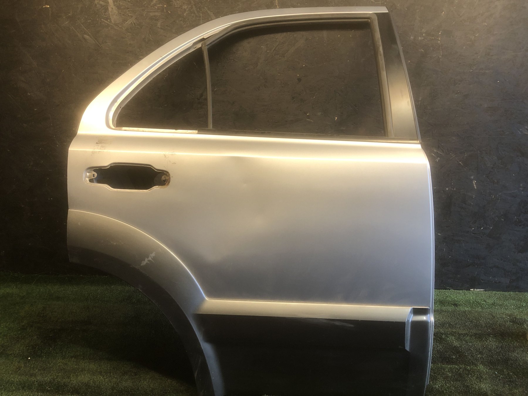 Задня права дверка  дефект KIA Sorento JC (2002-2009) 770043E111