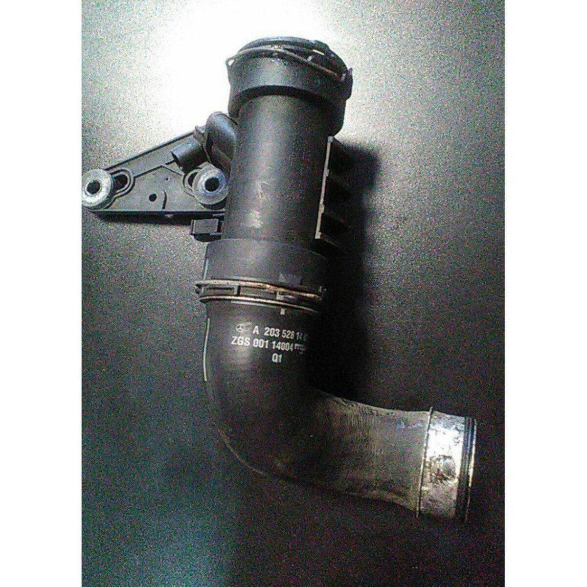 патрубок повітрозабірника Mercedes-Benz 105/120/125 (1976-1990) A0041533128