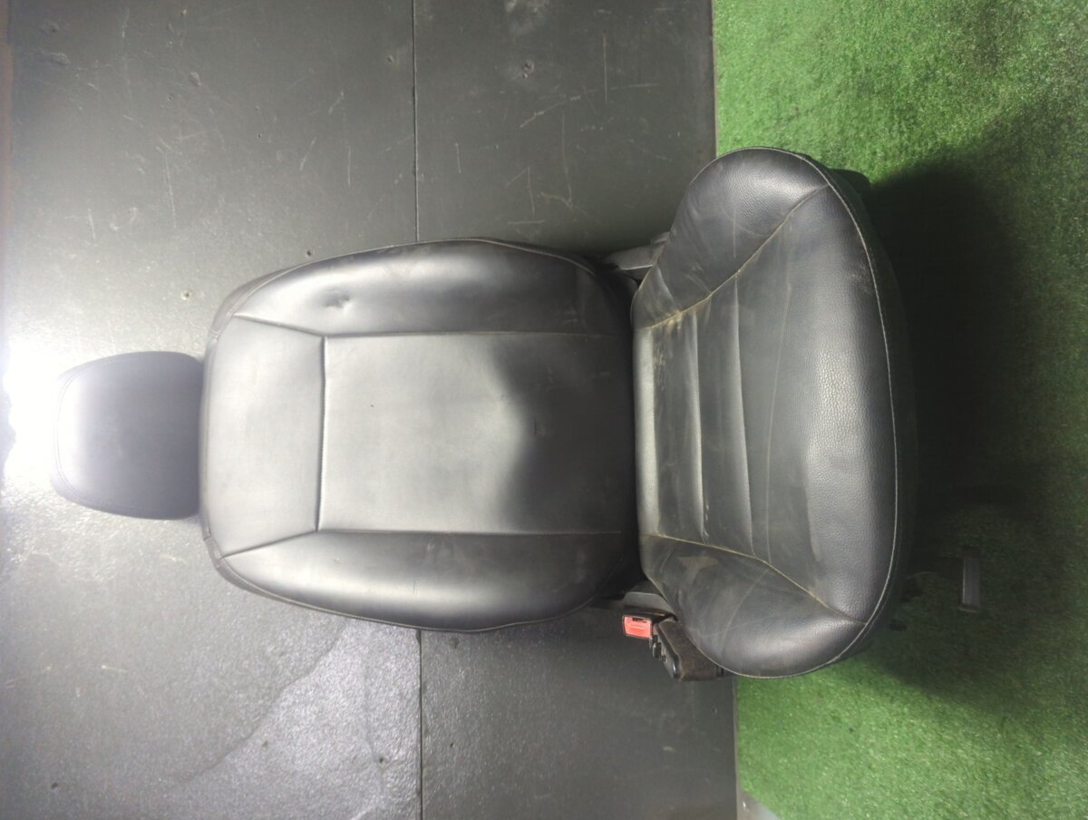 Крісло переднє ліве дефект пошкоджені кнопка, шкіра і іржа Mercedes-Benz B-Class W245 (2005-2011) A1699100022