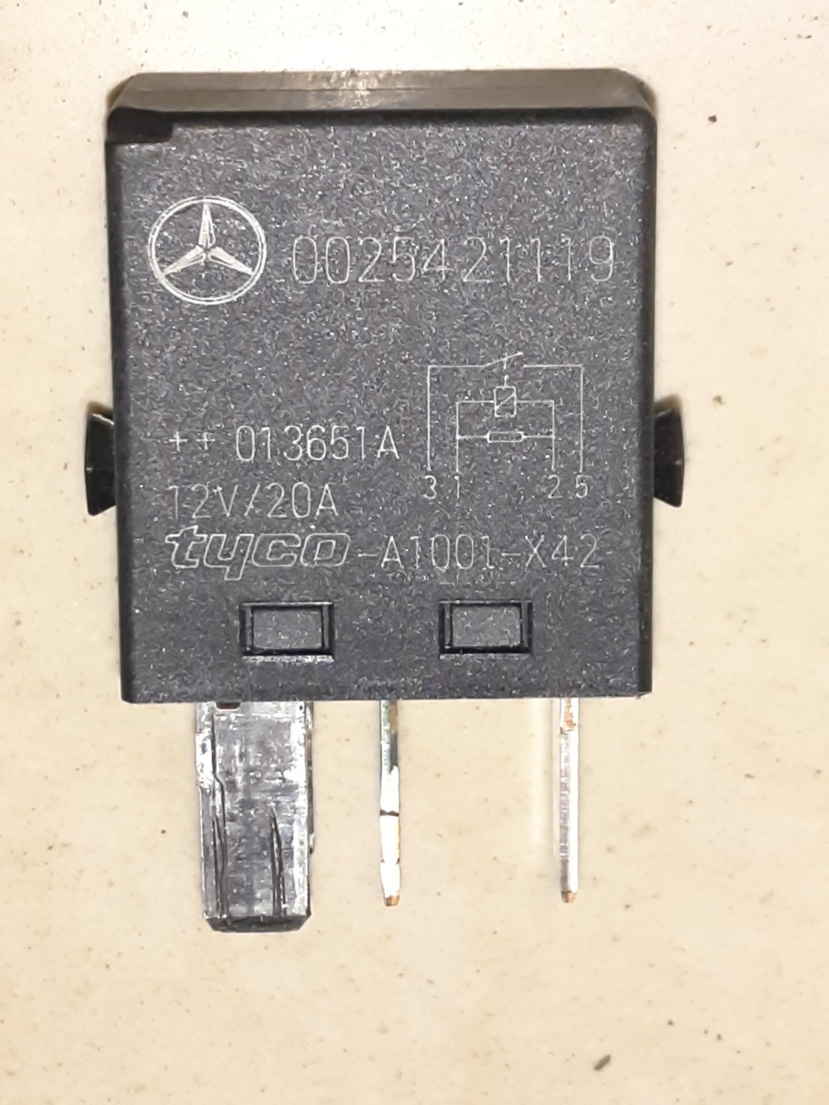 Реле вентилятора кондиціонера Mercedes-Benz C-Class W202 (1993-2000) 0025421119