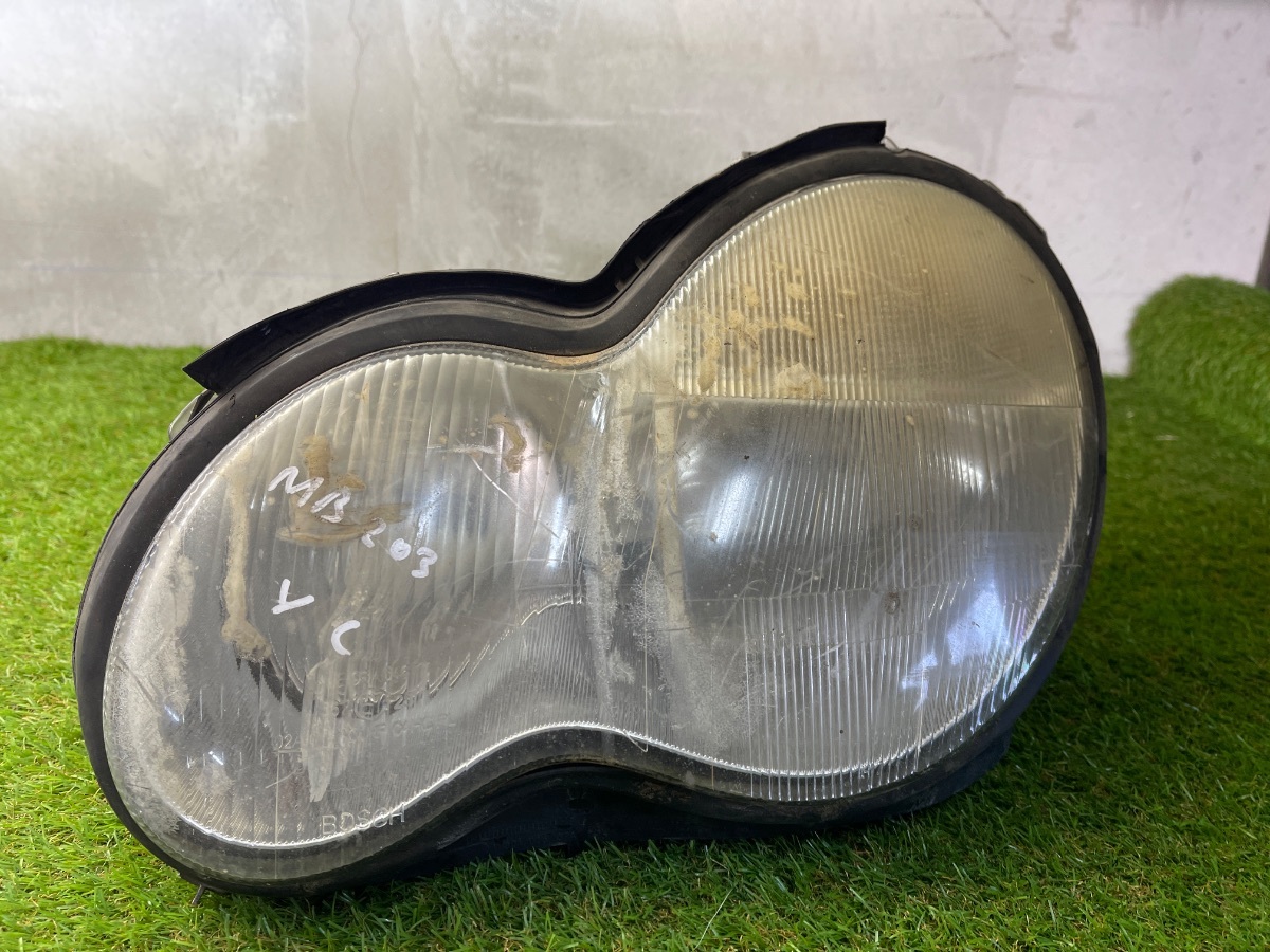 Фара передня ліва Mercedes-Benz C-Class W203 (2000-2007) 2038200161 Вживаний