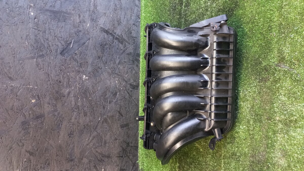 Колектор впускний 2.7 cdi Mercedes-Benz C-Class W203 (2000-2007) 612090