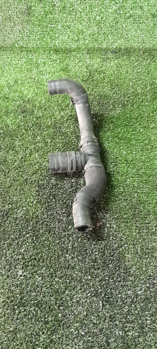 патрубок розширювального бачка Mercedes-Benz C-Class W203 (2000-2007) 2038300796