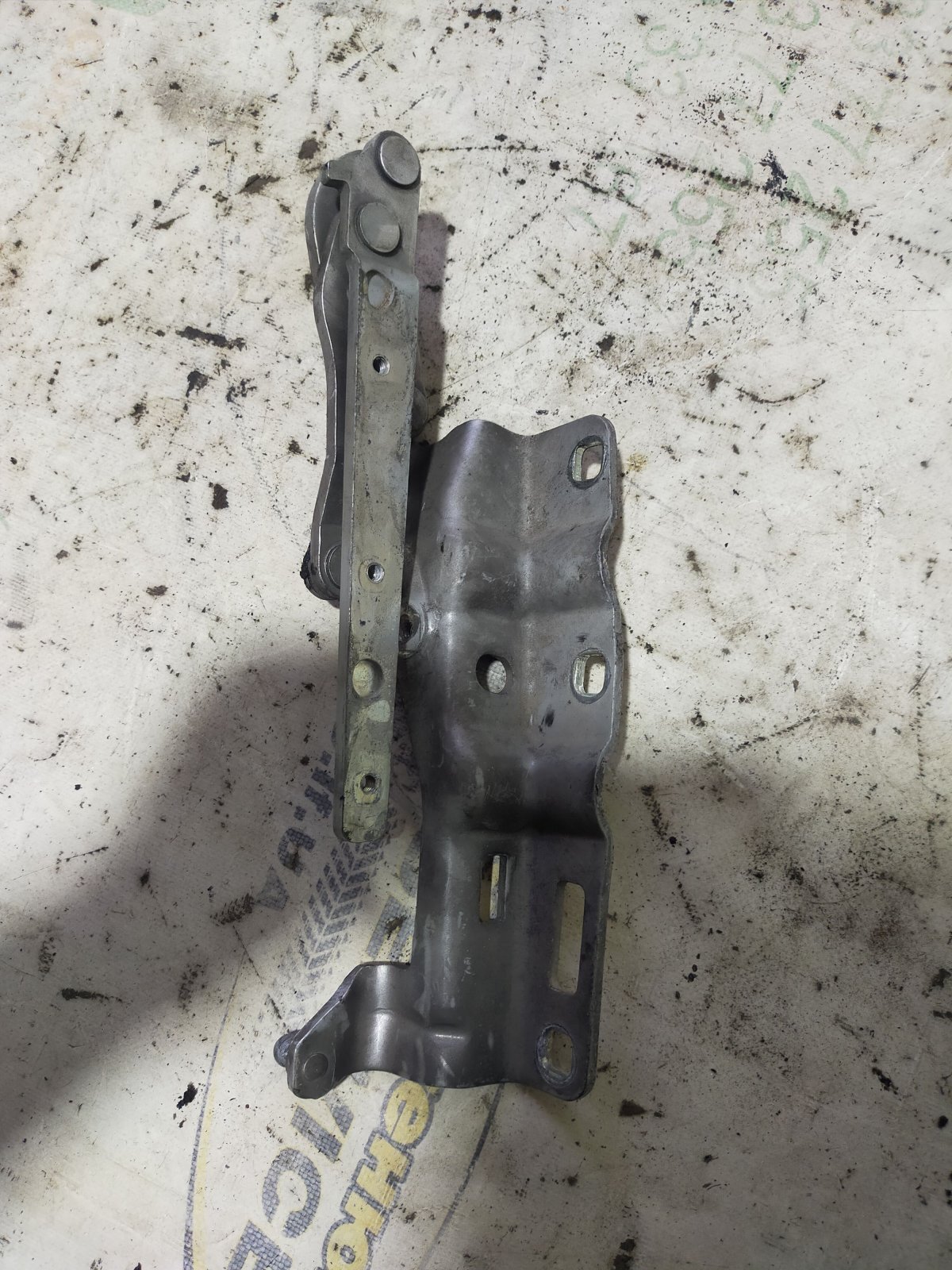 Петля капота ліва Mercedes-Benz C-Class W203 (2000-2007) A2038800328