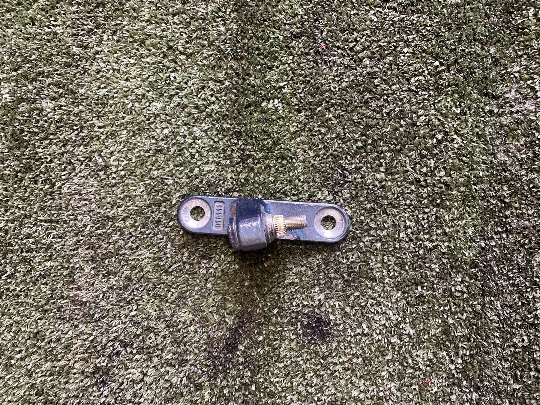 Петля верхня передньої двері правої Mercedes-Benz C-Class W203 (2000-2007) A2037200837