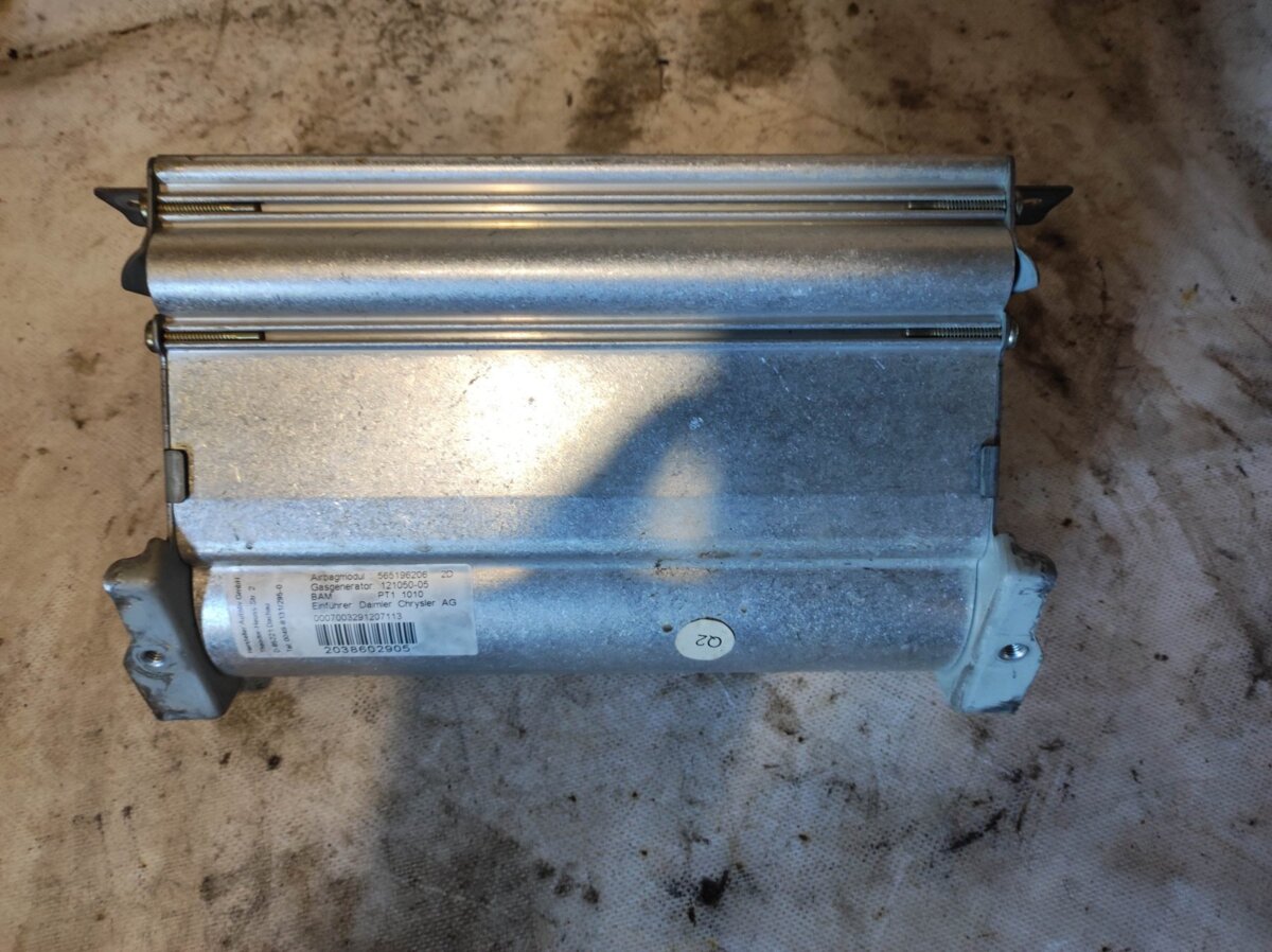 Подушка безпеки пасажира Mercedes-Benz C-Class W203 (2000-2007) A2038602905