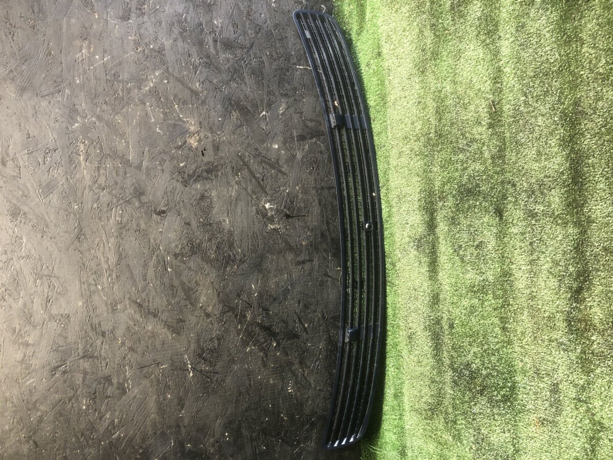 Решітка капота дефект Mercedes-Benz C-Class W203 (2000-2007) A2038800205