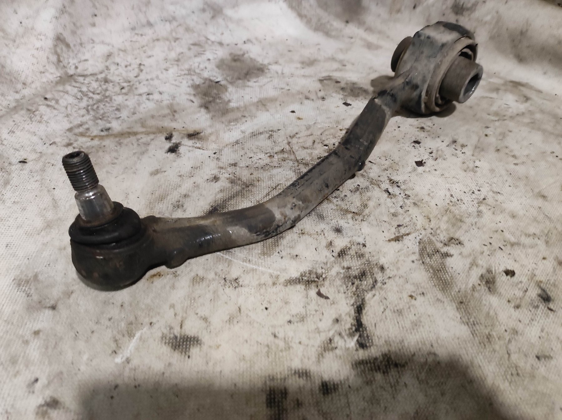 важіль передньої підвіски нижній, правий; правий важіль передній нижній підвіски Mercedes-Benz C-Class W203 (2000-2007) A2043302011