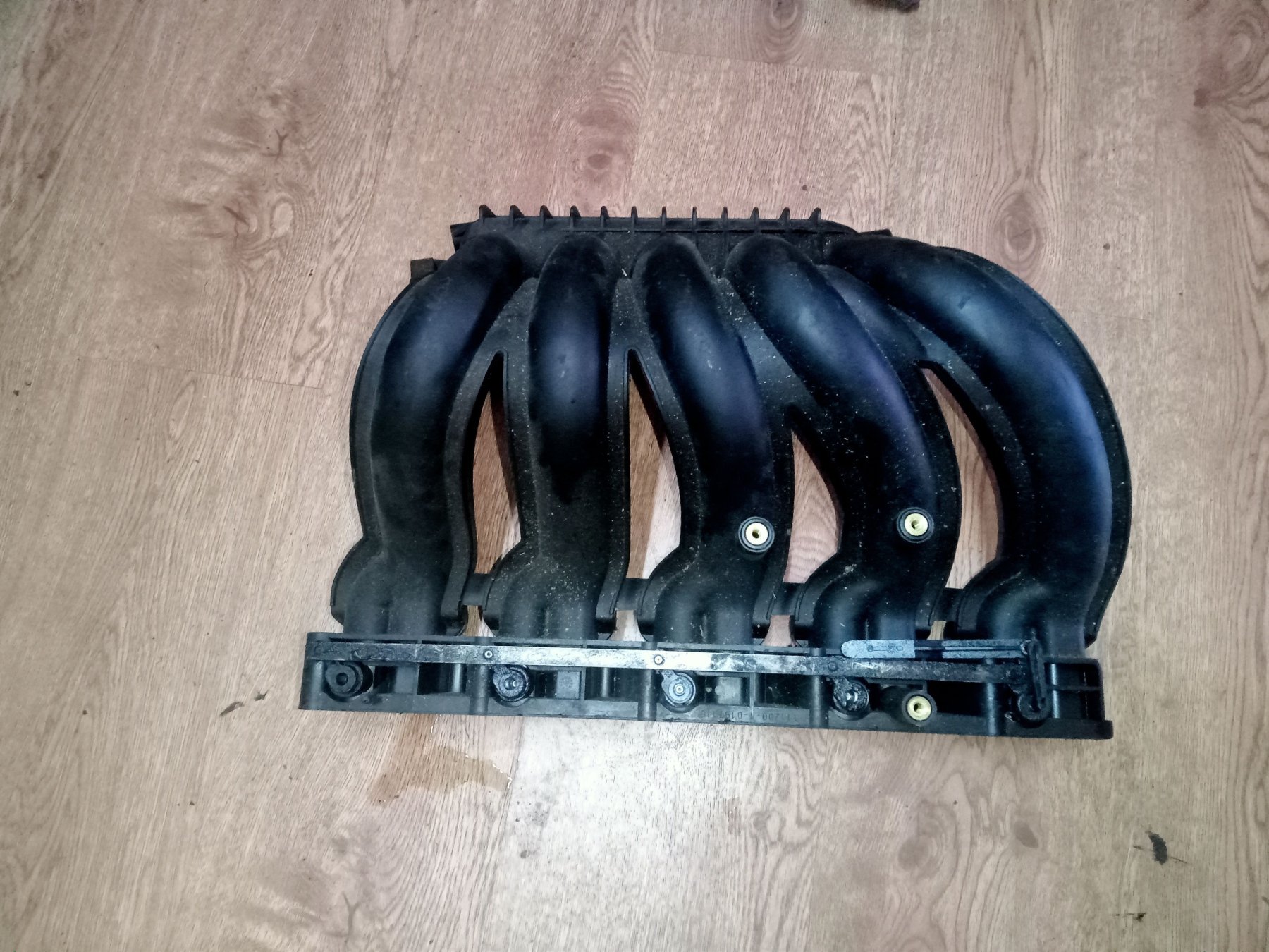Впускна труба, подача повітря Mercedes-Benz C-Class W203 (2000-2007) A6120901037