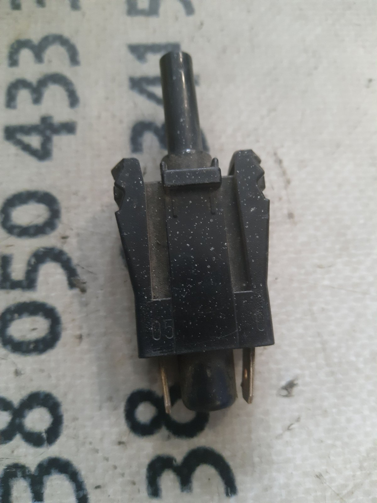 кінцевий вимикач; кінцевик; датчик закривання дверей (кінцевий вимикач) Mercedes-Benz C-Class W204 (2007-2014) 0015458714