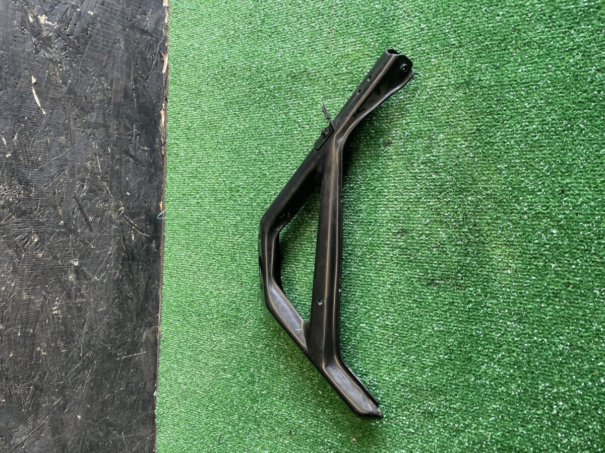 Кронштейн впускного коллектора Mercedes-Benz CLK-Class C209 (2002-2010) A6120980929