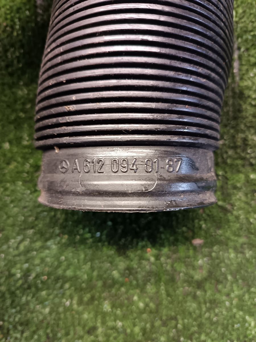 Mercedes патрубок повітряний, вхід повітряного фільтра Mercedes-Benz CLK-Class C209 (2002-2010) A6120940187