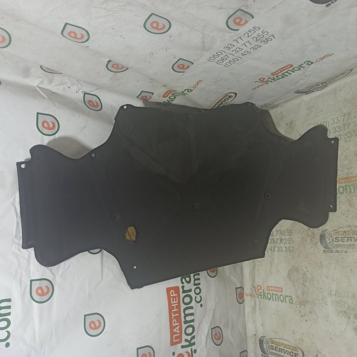 ізоляція моторного відсіку; накладка шумоізоляційна капота; оббивка передка; обшивка капота; підкладка-капот; термошумоізоляція для легкових. обмежувач підйому кабіни для вантажних; утеплювач капота; шумоізоляція капота з повсті; шумоізоляція капота Merce