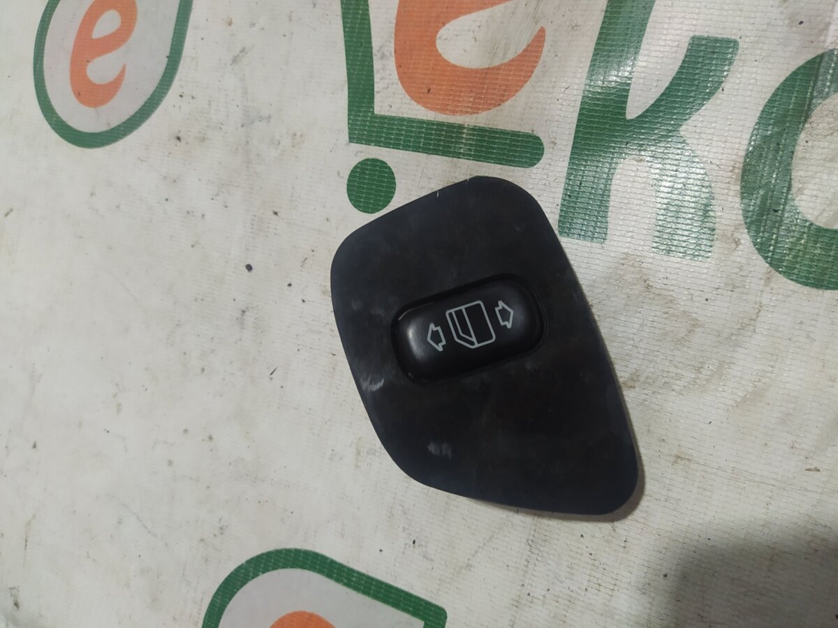 кнопка підйомника заднього лівого скла Mercedes-Benz E-Class W210 (1995-2003) A2108208210