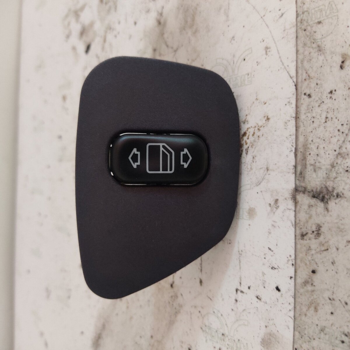 кнопка підйомника заднього лівого скла Mercedes-Benz E-Class W210 (1995-2003) A2108208210