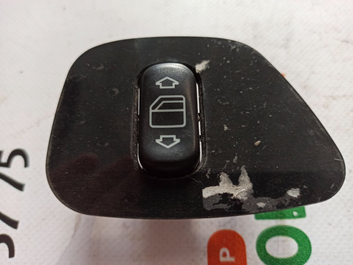 кнопка підйомника заднього лівого скла Mercedes-Benz E-Class W210 (1995-2003) A2108208210